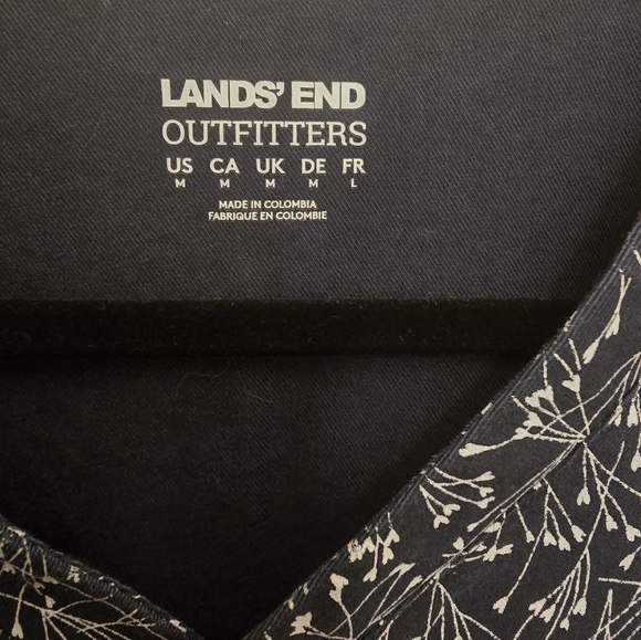 Land's End Medium Cotton Blend(?) Navy Short Sleeve Pockets Scrub Top - Picture 3 of 8